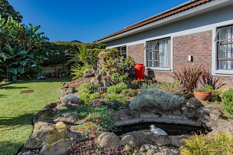 6 Bedroom Property for Sale in Fraaiuitsig Western Cape